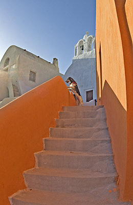 Lara in Oia, Copyright Stefanie M&ouml;hrle